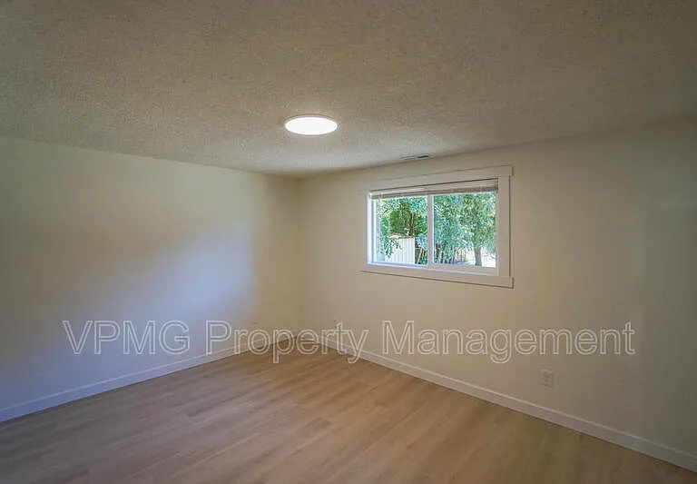 19505 NE 11th St — Photo 23