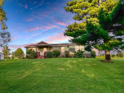 866 Willow Rd, Flora, IL, 62839