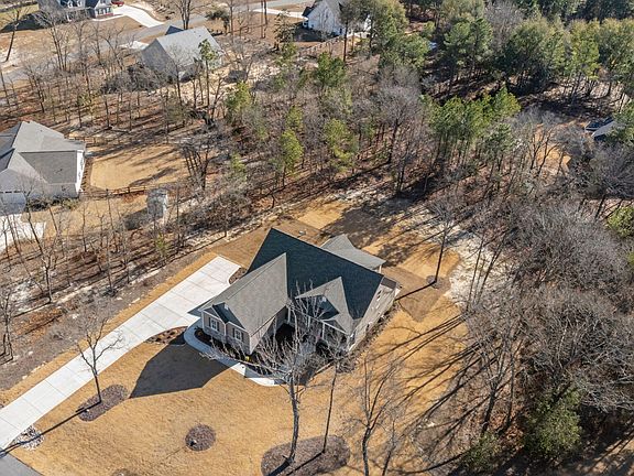 4th image of 132 Courtland Circle