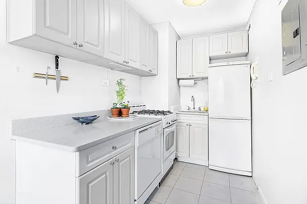 Sold by Corcoran | media 2
