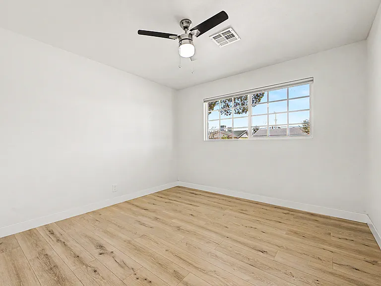 2526 W Orchid Ln — Photo 15