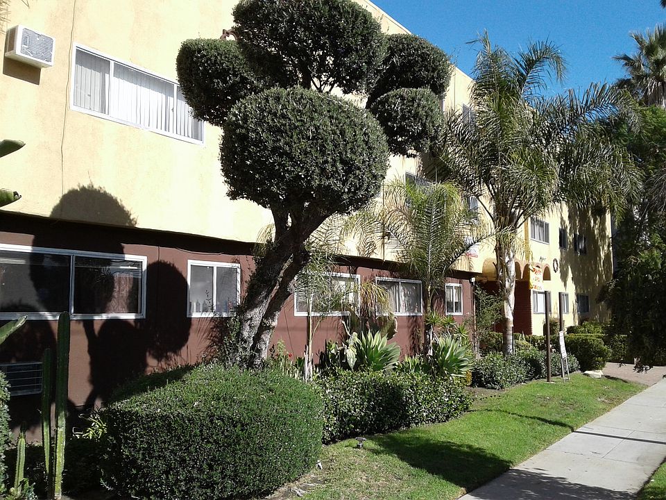 1st image of 13141 Oxnard St APT 8