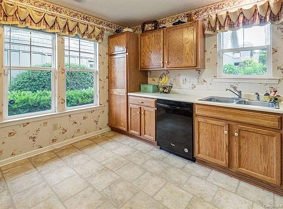 5th image of 330 Fox Den Ct #601