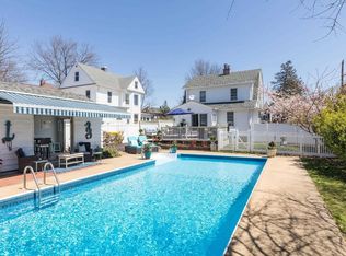 321 Earle Ave, Lynbrook, NY 11563