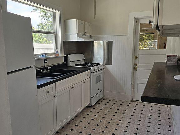 5th image of 829 N Wild Olive Ave
