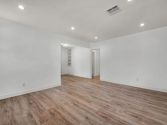 5th image of 2720 Mayfield Ave