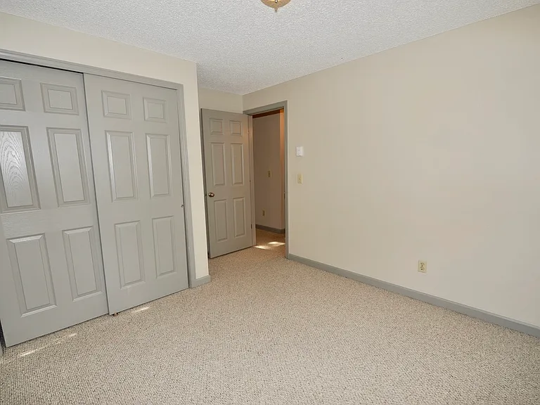 9972 N Hillview Dr — Photo 33