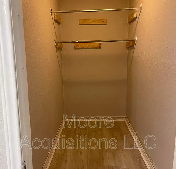 302 E Kansas St — Photo 7