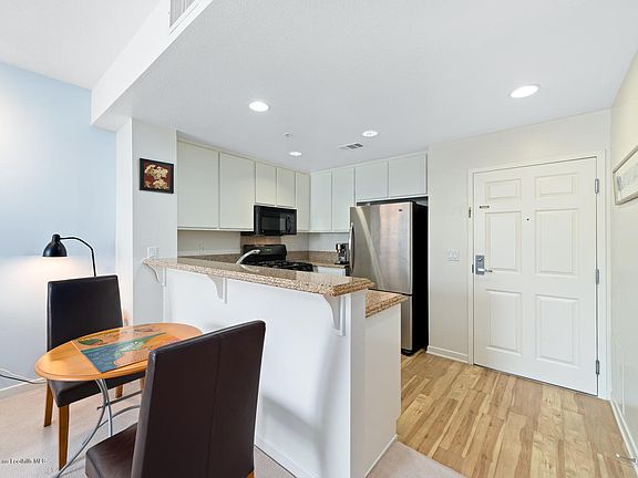 5th image of 160 S Hudson Ave Unit 412