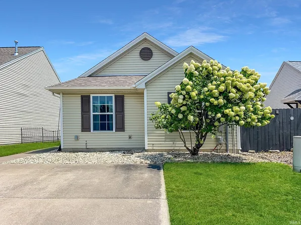 5743 River Walk Cir, Newburgh, IN 47630