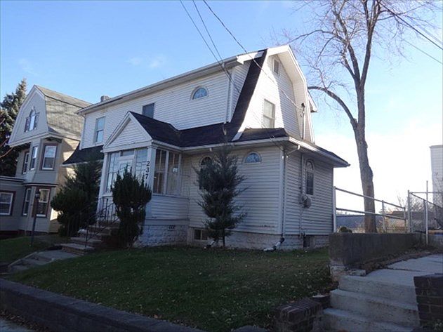 2nd image of 237 Holmes St