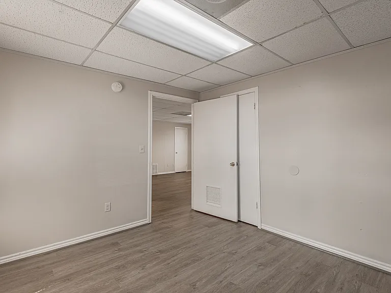 626 University Ave — Photo 13