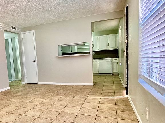 3rd image of 410 E 6th St #3