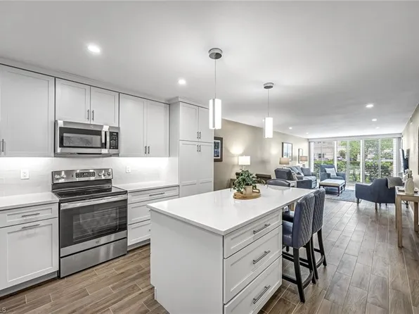 232 Banyan BLVD #232, NAPLES, FL 34102