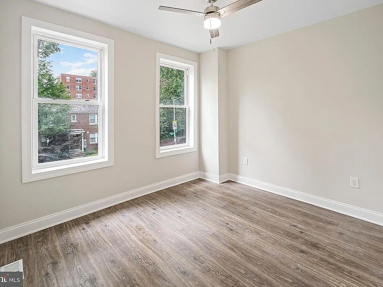 202 Adams St NE — Photo 5