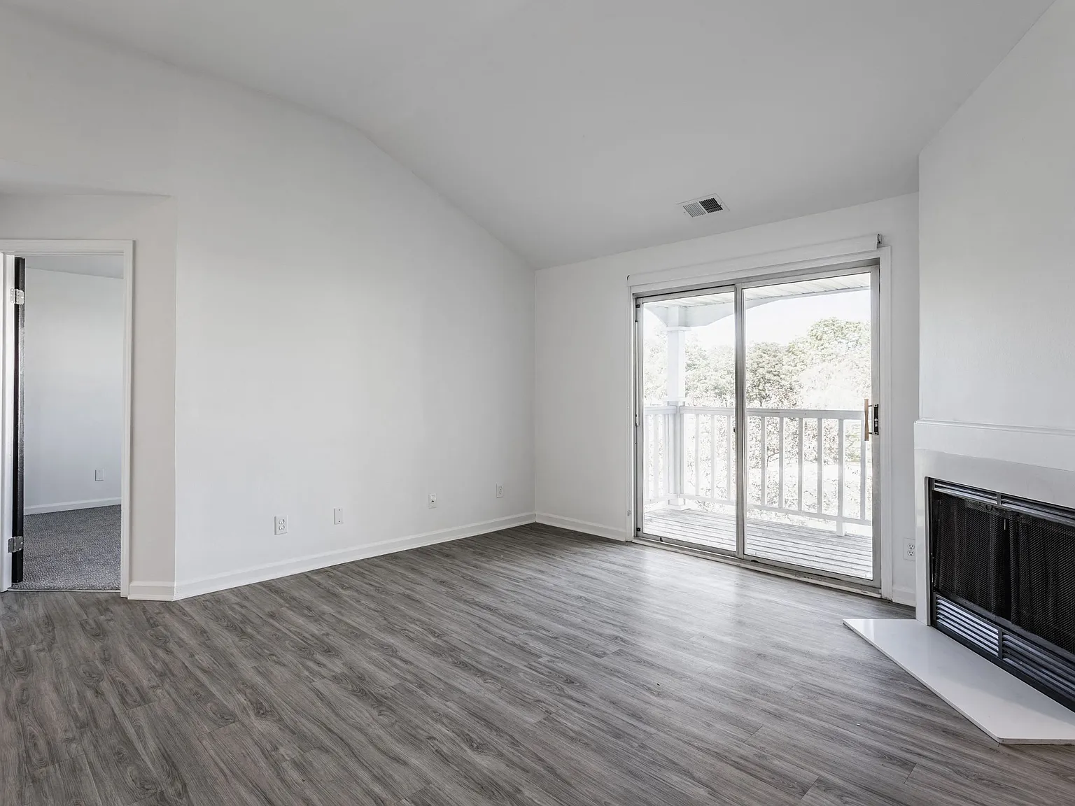 Sundance Apartments — Photo 4