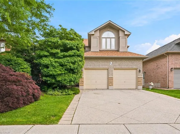 207 Valridge Dr, Hamilton, ON L9G 4Y4