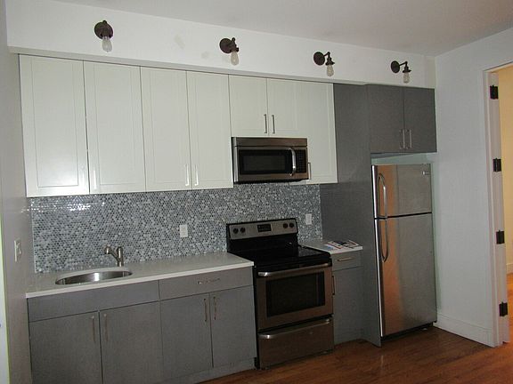 5th image of 319 Melrose St APT 1F