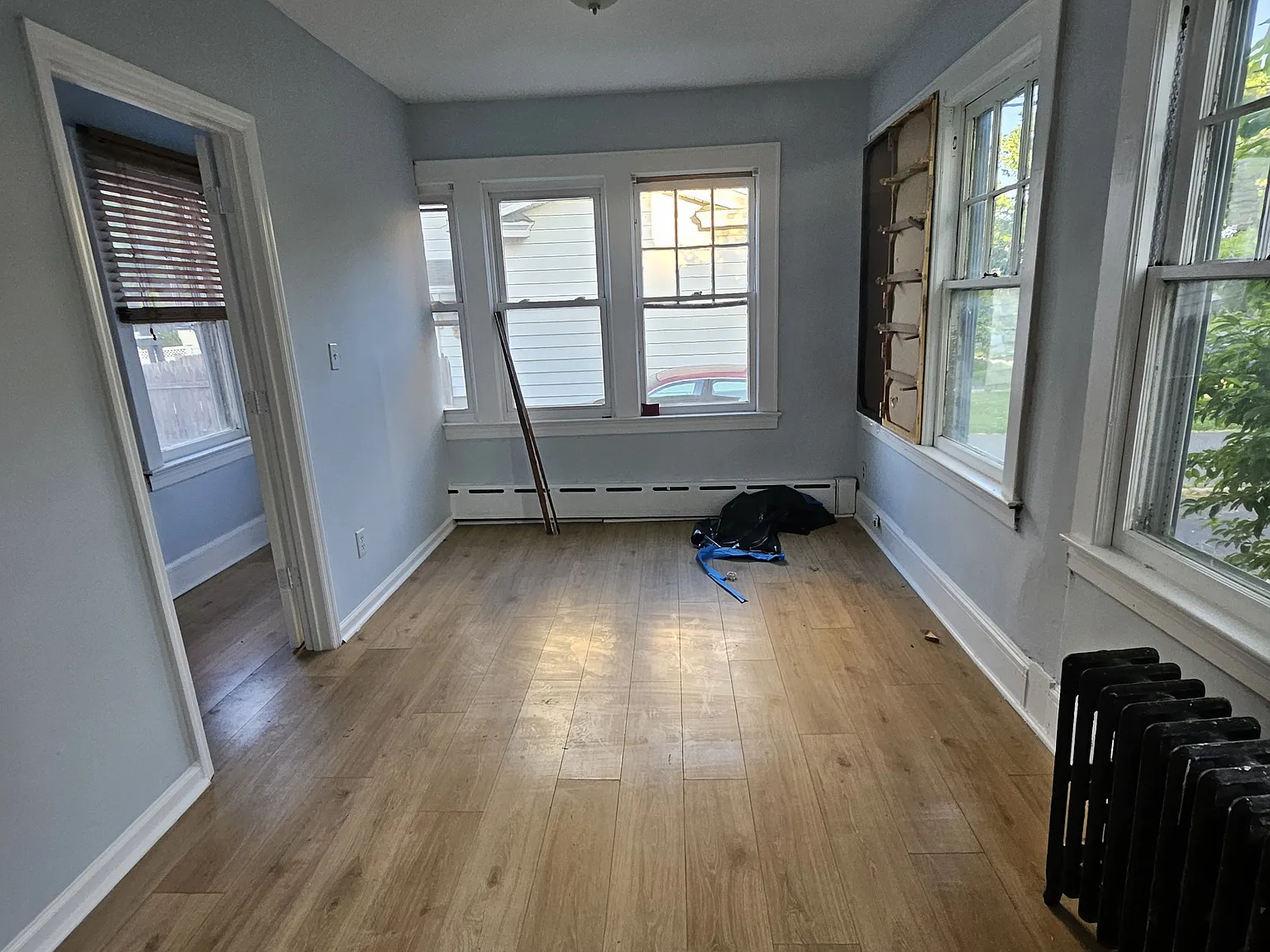 6 bed, $4,500 — Photo 1