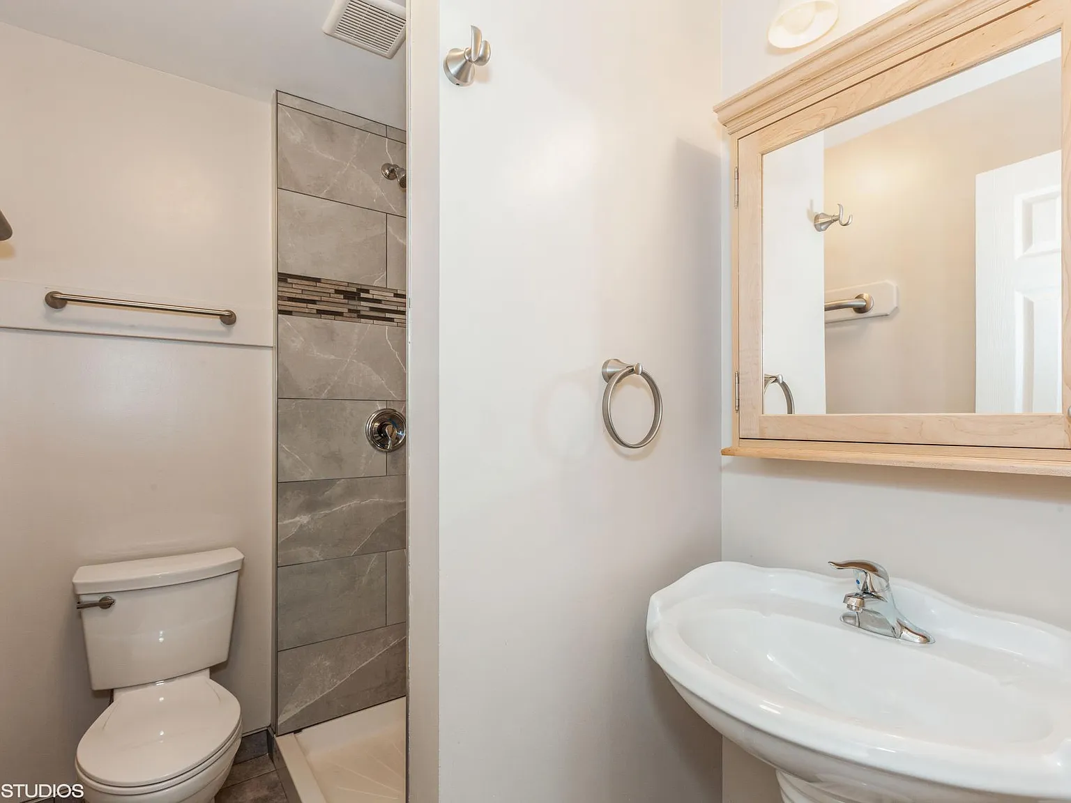 821 N Gladstone Ave — Photo 4
