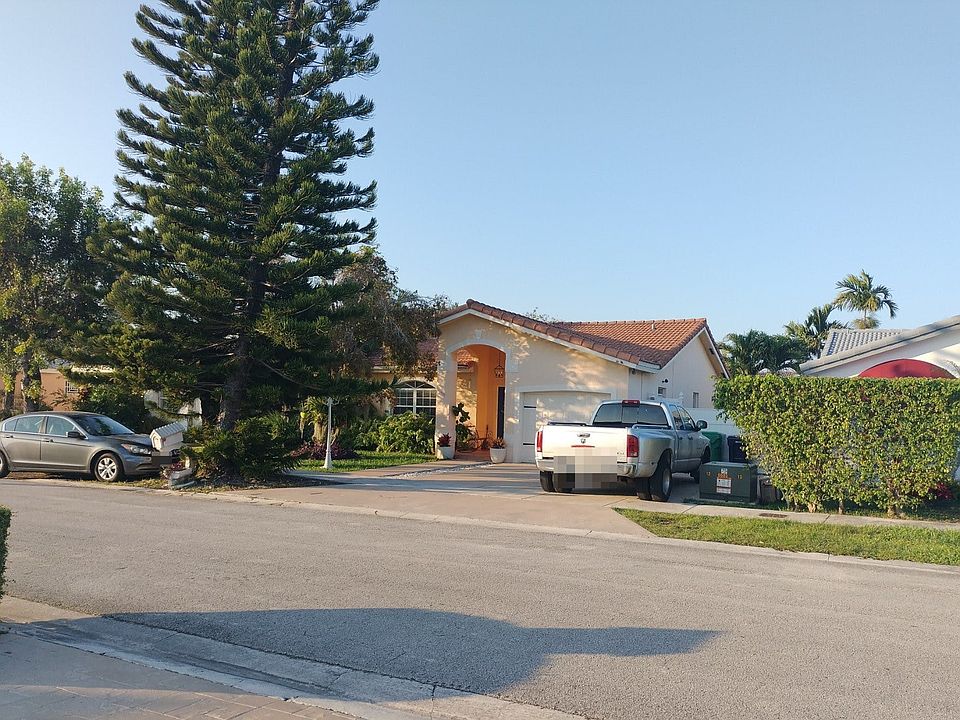 1st image of 14315 Estate Ln #23