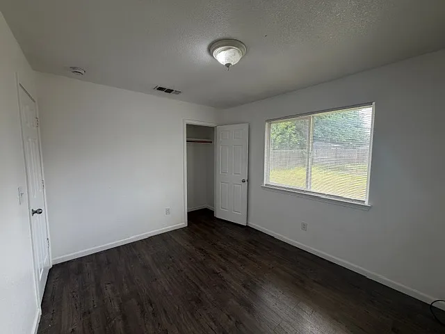 513 N Riverside Dr #1 — Photo 6