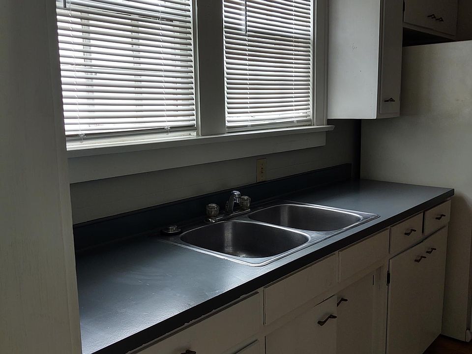1st image of 1004 Gaston Ave #Top