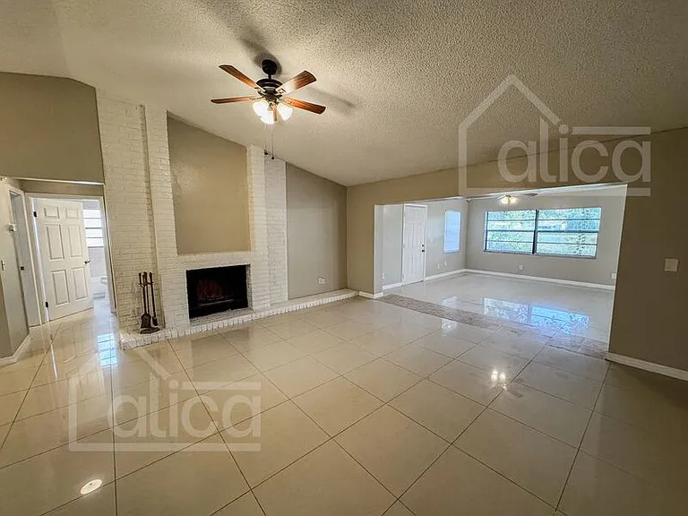 17633 Meadowbridge Dr — Photo 3