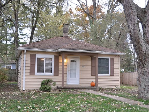 3rd image of 2238 Edgewood Dr