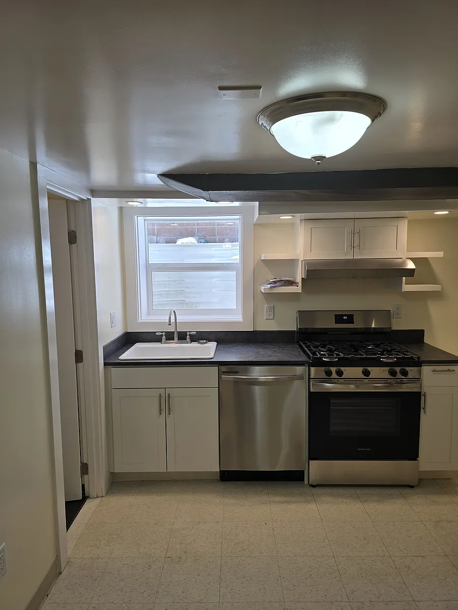 Building Photo - 703 S 11th Ave #3