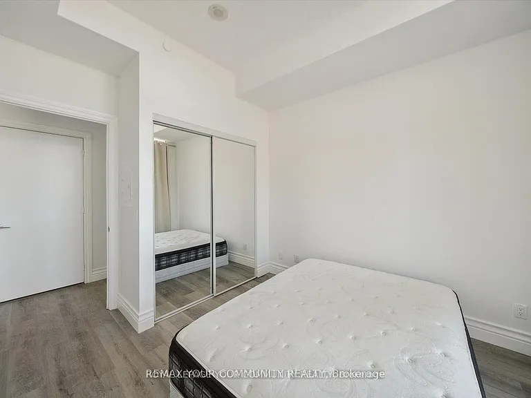 9471 Yonge St #230 — Photo 20