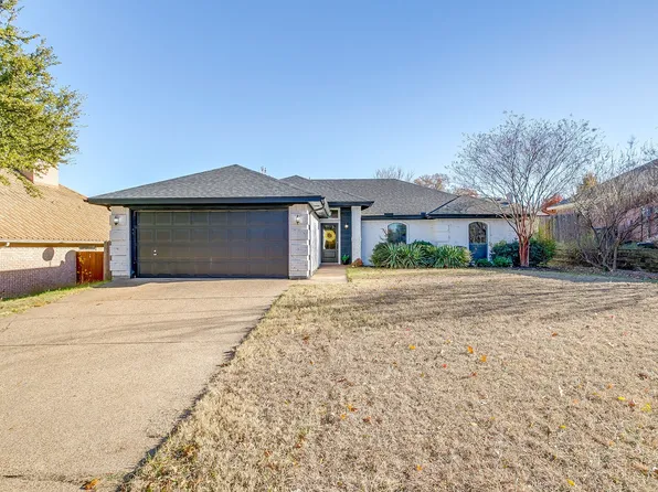 104 Sandlewood Ln, Burleson, TX 76028