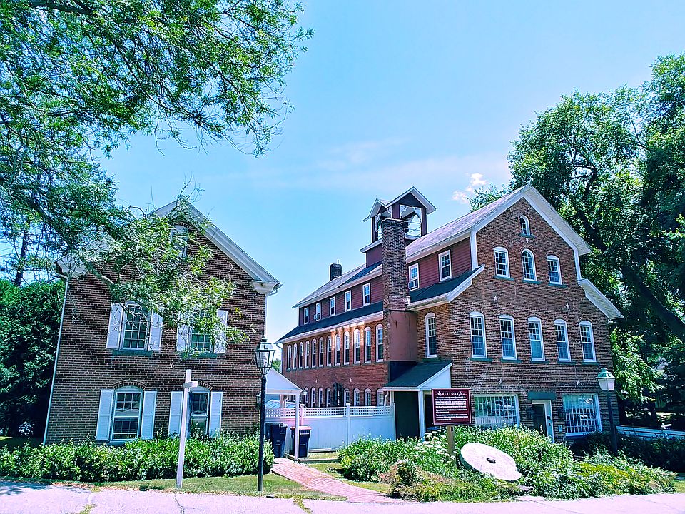 8 Holley Street