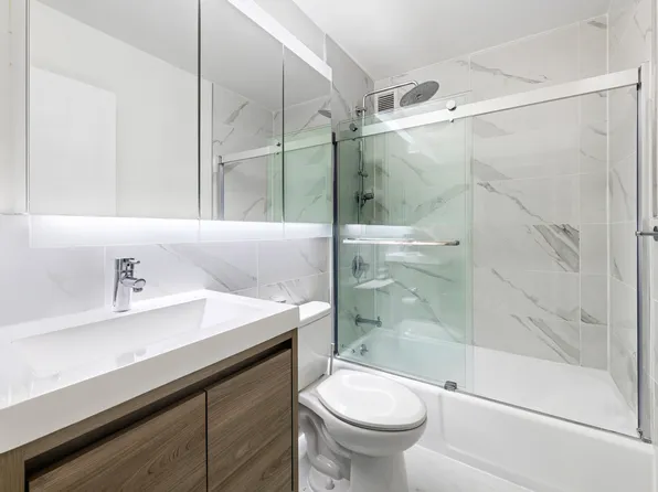 225 Rector Place image 7 of 21