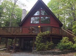 237 Log Tavern Dr, Milford, PA 18337