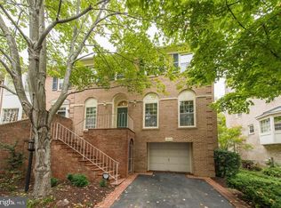 8904 Barrowgate Ct, Potomac, MD 20854