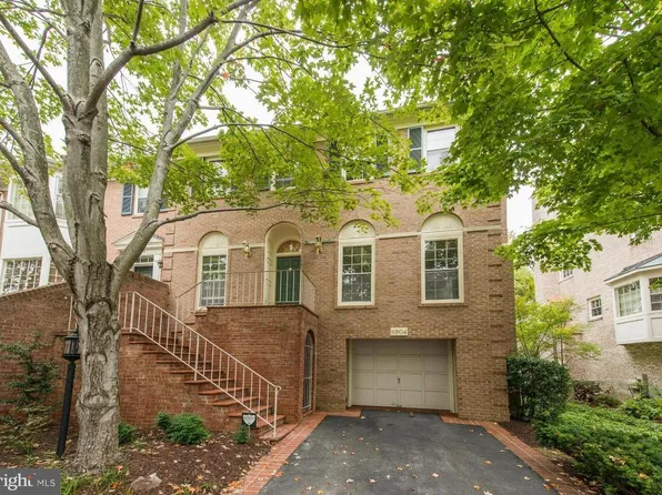 8904 Barrowgate Ct, Potomac, MD 20854