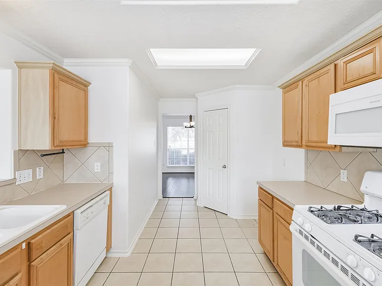 2507 Liza Ct — Photo 13