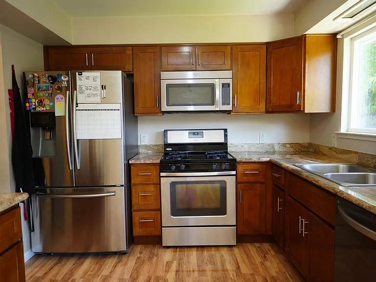 639 Sonoma Ave — Photo 2