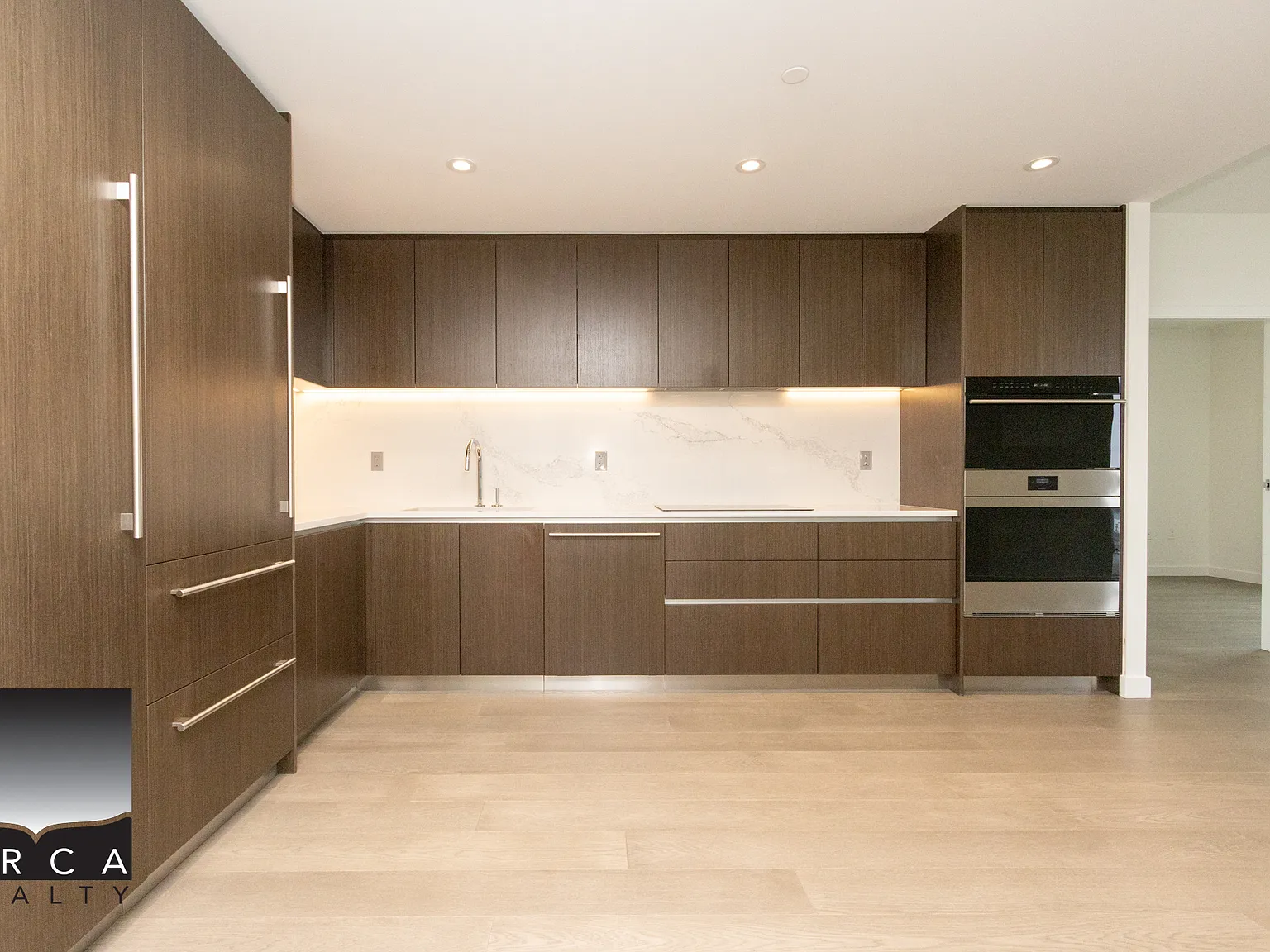 506 Harbour Way, North Vancouver — Photo 3
