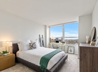 K Square, Chicago, IL 60614