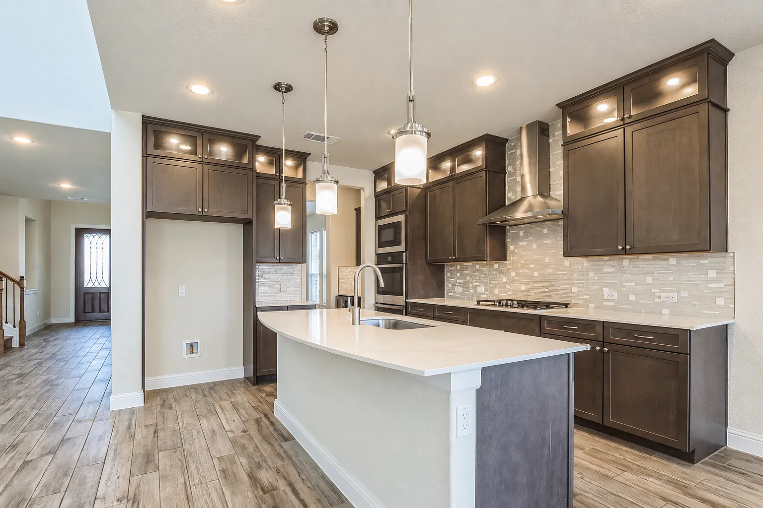 5 bed, 4.0 bath, 3490 sqft, $3,300 — Photo 3