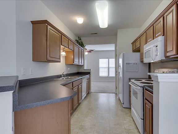 4th image of 259 Hadley Commons Dr