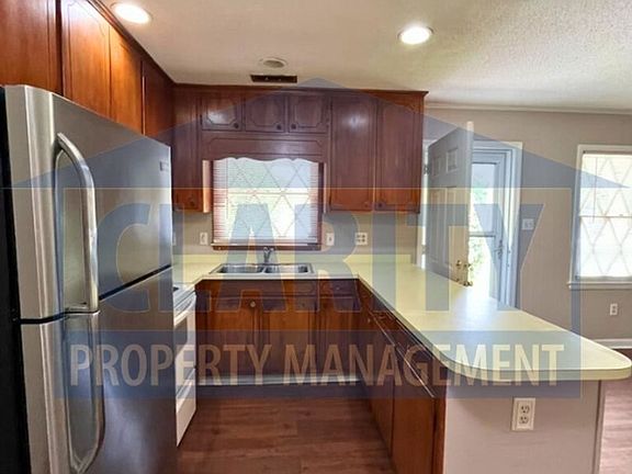 5th image of 405 Emmett Ave NW APT 1