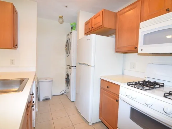 39 Broadway APT 209, Malden, MA 02148