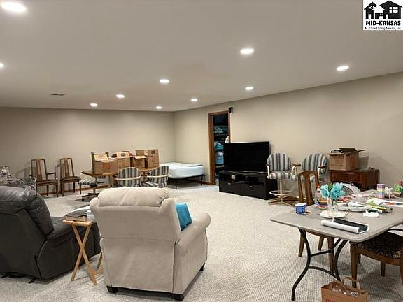 2nd image of 800 Virginia Ct
