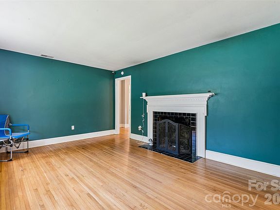 3rd image of 2305 Williams Rd