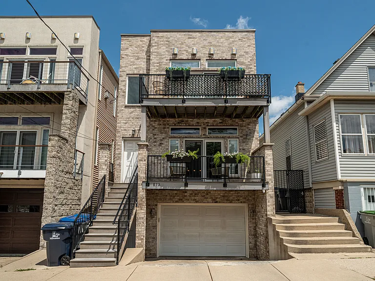 822 E Pearson St #1 — Photo 1