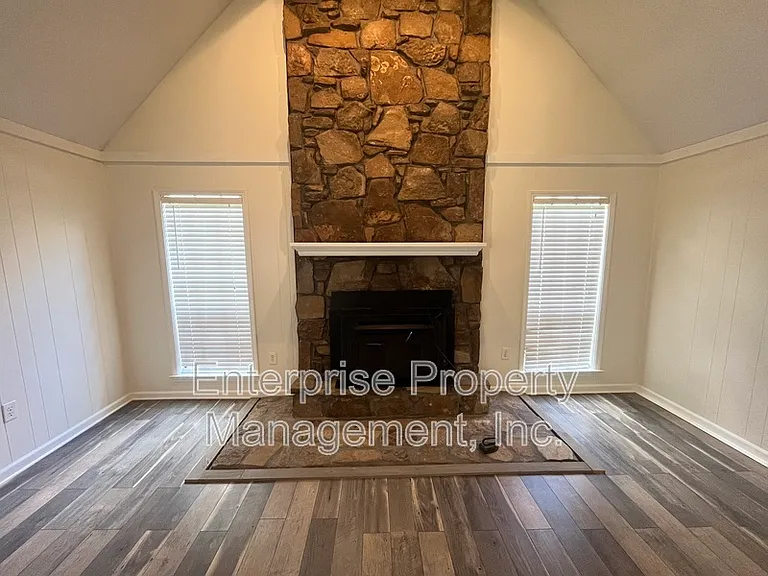 9161 Gainsborough Dr — Photo 6