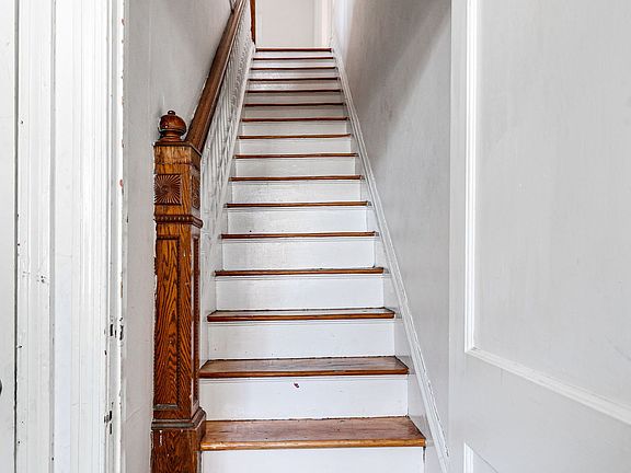 2nd image of 305 N Vine St APT 2